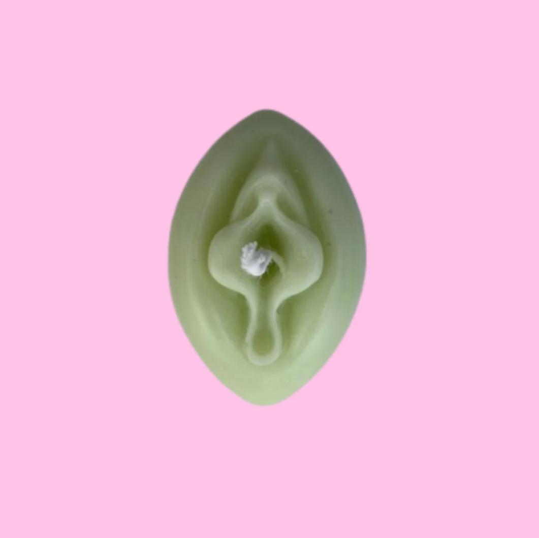 FLAT LAY VULVA MINI CANDLE