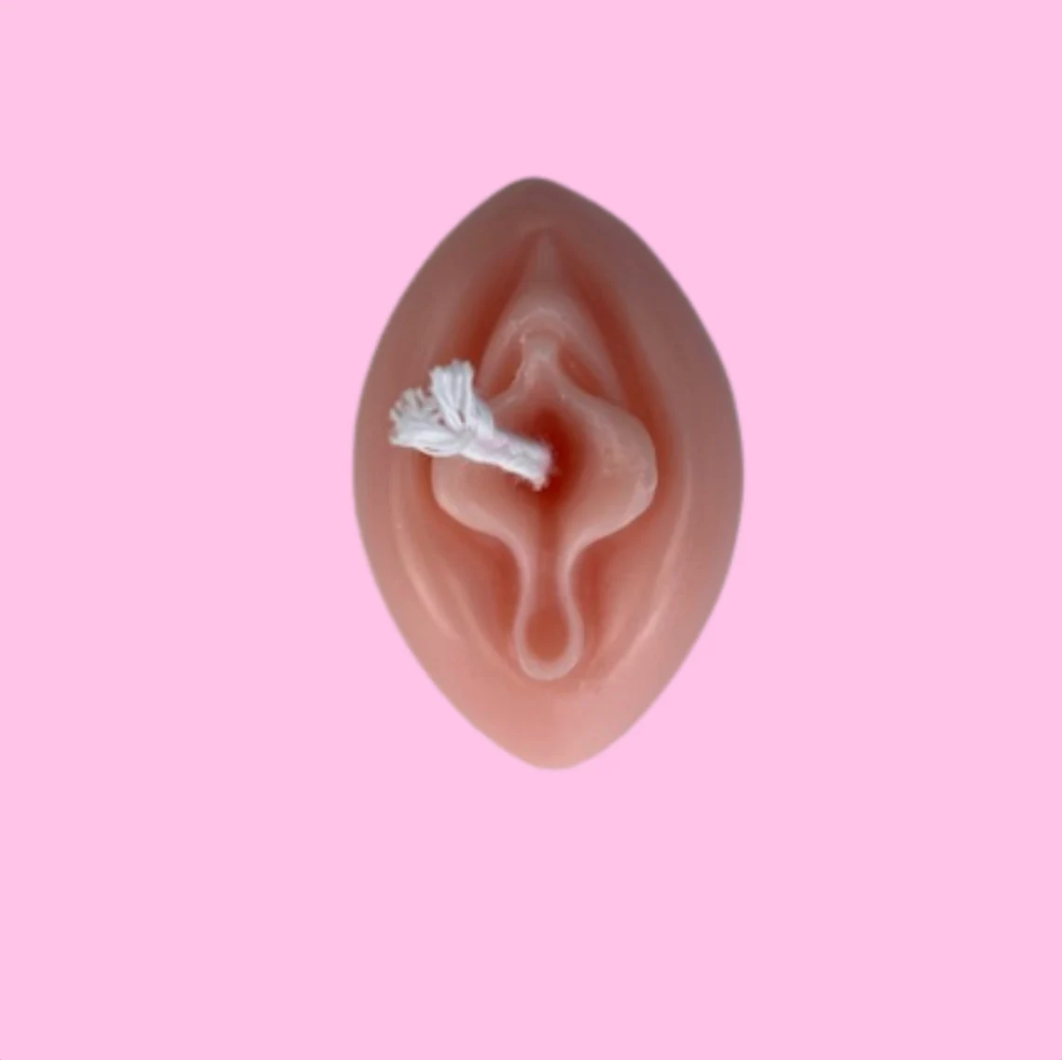 FLAT LAY VULVA MINI CANDLE