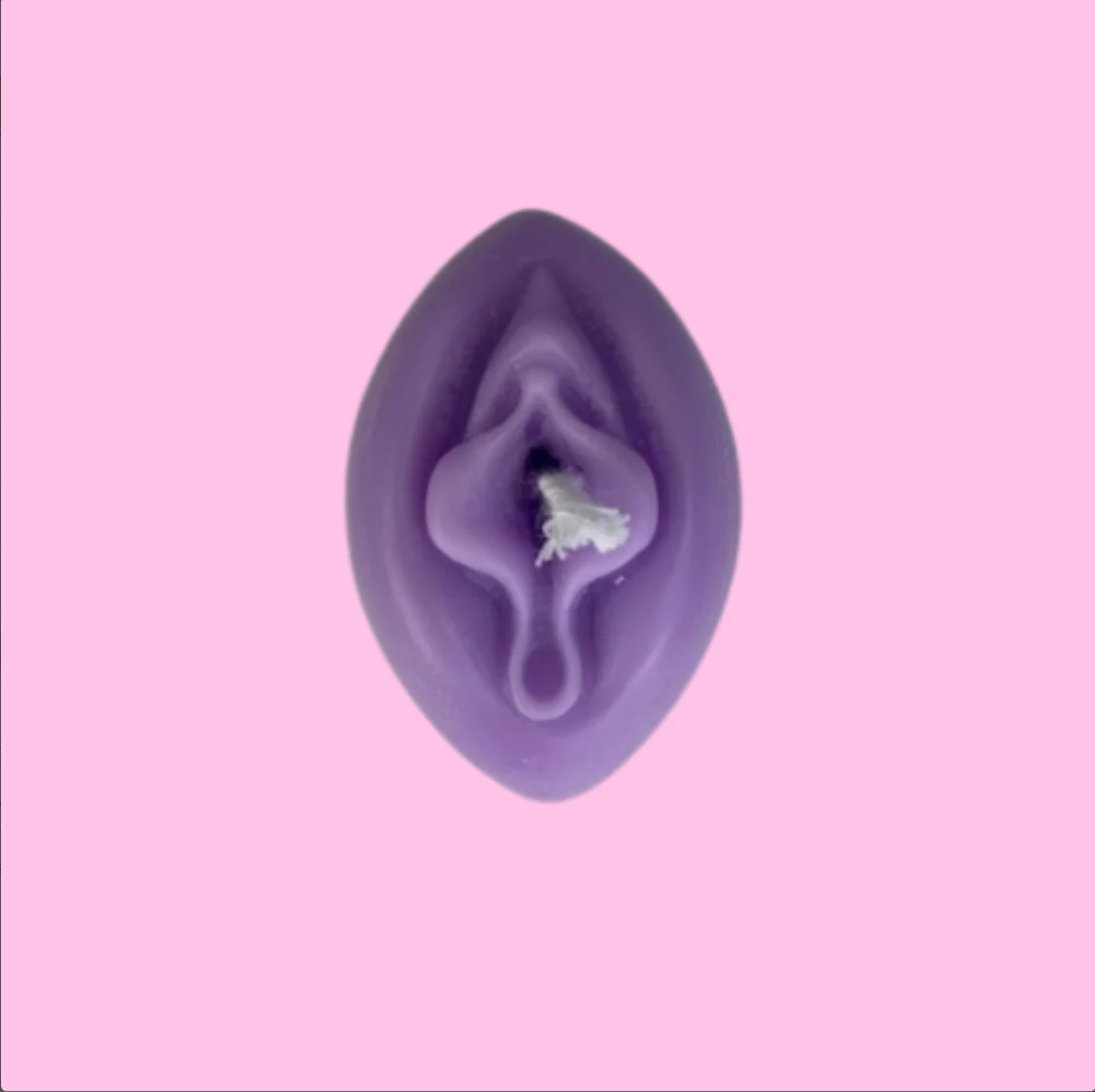 FLAT LAY VULVA MINI CANDLE