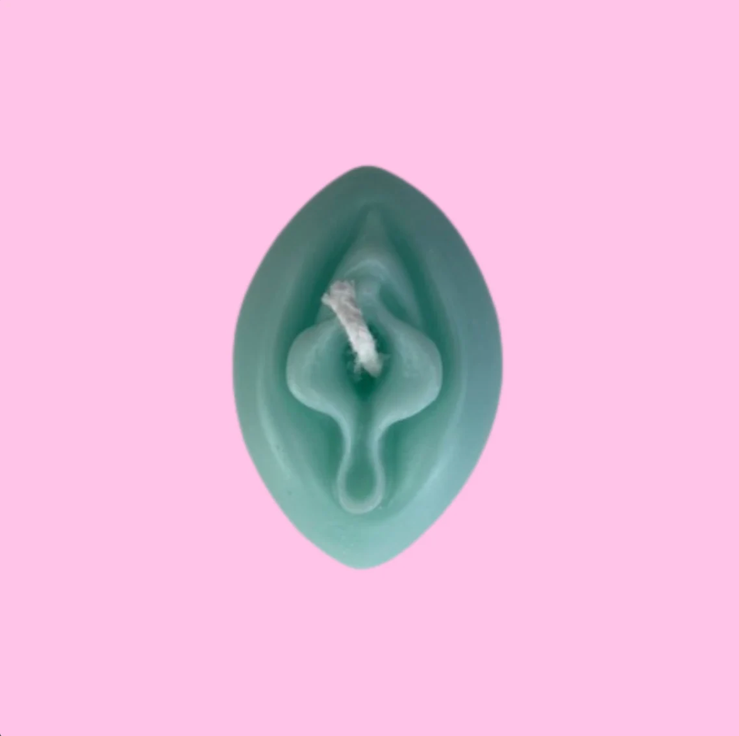 FLAT LAY VULVA MINI CANDLE