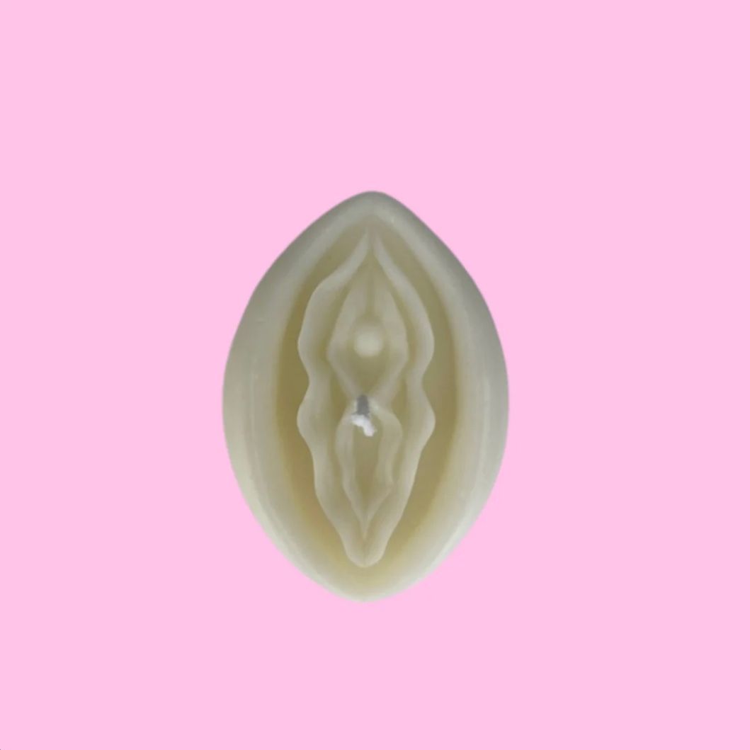 FLAT LAY VULVA CANDLE (BESTSELLER)