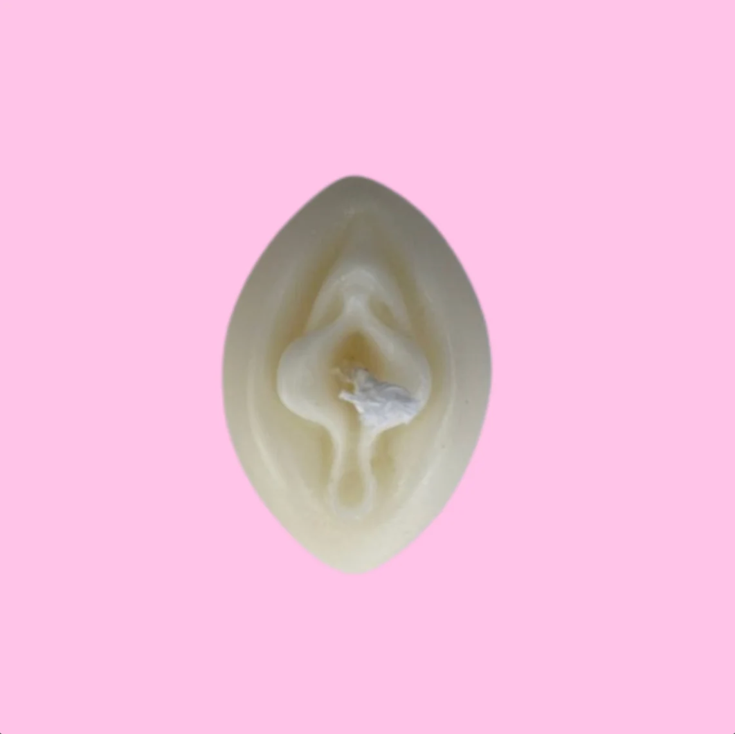 FLAT LAY VULVA MINI CANDLE